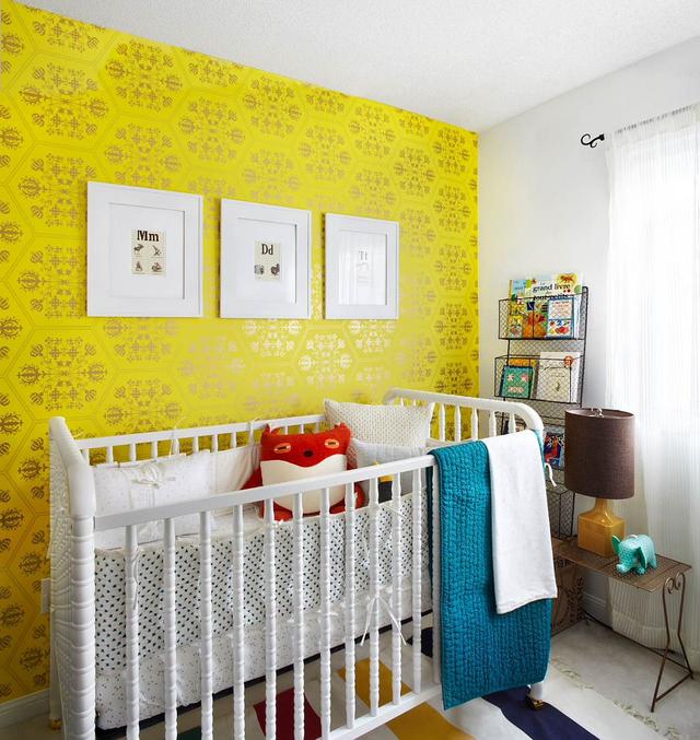 明亮温暖的育儿室 华丽的黄色背景打造柔和的空间(图6)